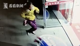 视频疯传!精神病人从医院翻墙出逃