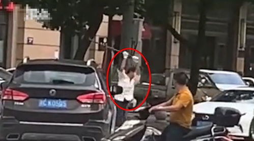 警方通报男子逼停前车并殴打乘客
