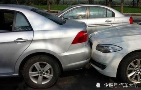 汽车剐蹭换件会贬值多少