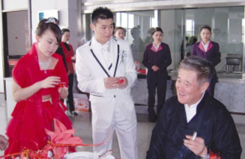 男子团建唱歌飙高音猝死 女儿索赔