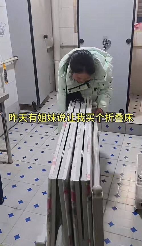 00后女生租下公司6平米卫生间睡觉
