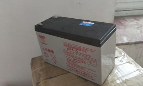 小型汽车电瓶多少伏