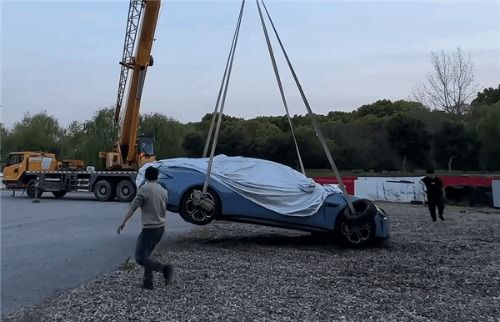 汽车撞墙大修要多少钱