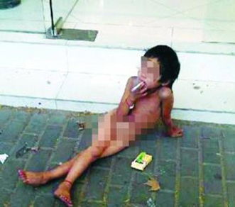 老人假扮少女乞讨被识破破口大骂
