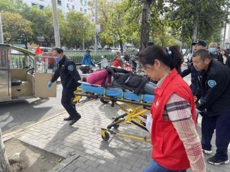 四川一外卖员下河救人后牺牲