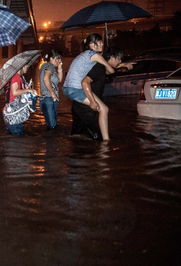 乘客遭遇大暴雨仿佛坐上恐怖公交