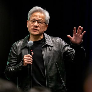 黄仁勋：坚定不移服务中国市场