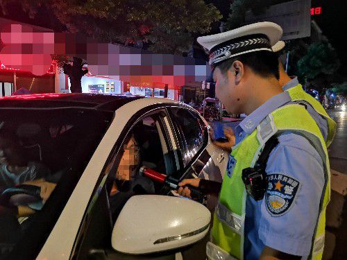 男子1450元变卖路边僵尸车被拘