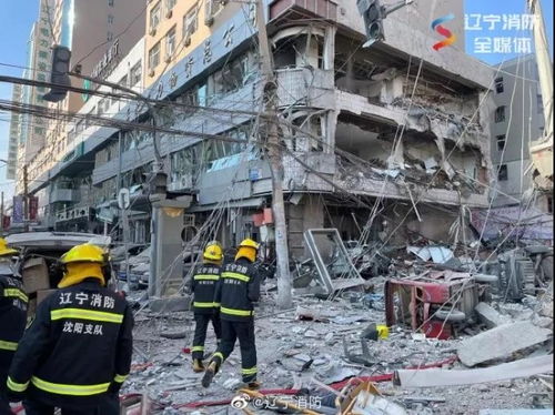 太原小区爆炸现场:烈火蔓延浓烟滚滚