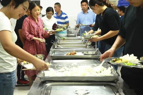 游客挤满荣昌政府食堂 碗都不够用