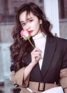 杨幂发文告别《生万物》和绣绣(杨幂发文告别《生万物》和绣绣花的视频)
