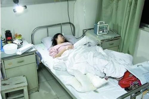 女孩考上医学院 未等到开学车祸去世(学医女孩刀刀避开要害新闻)
