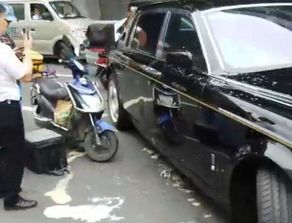 汽车被撞修理厂要多少钱(汽车被撞去维修需要什么)