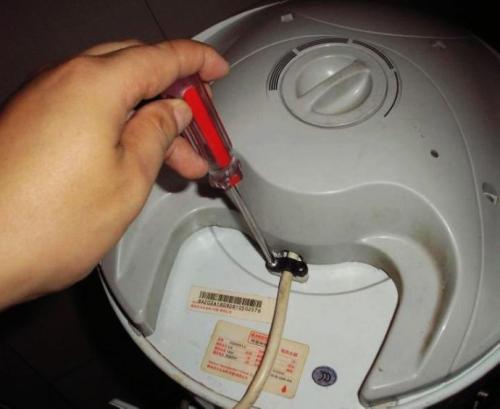 汽车清洗热水器多少钱(清洗热水器得多少钱)