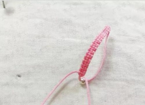 在姻缘树上系上红绳(姻缘树怎么系红绳)