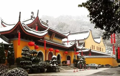 寺庙求姻缘签怎么求(去寺庙求姻缘签)