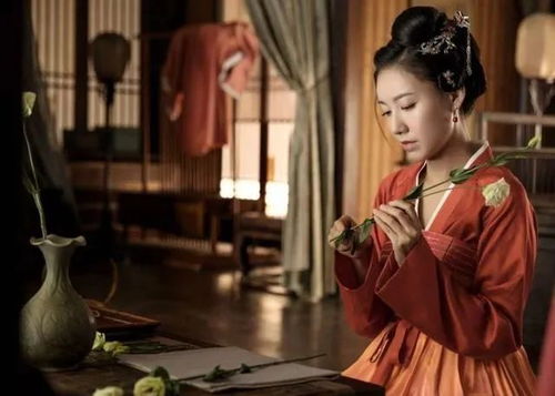 热播短剧穿越成反派女配，穿越成反派女主小说