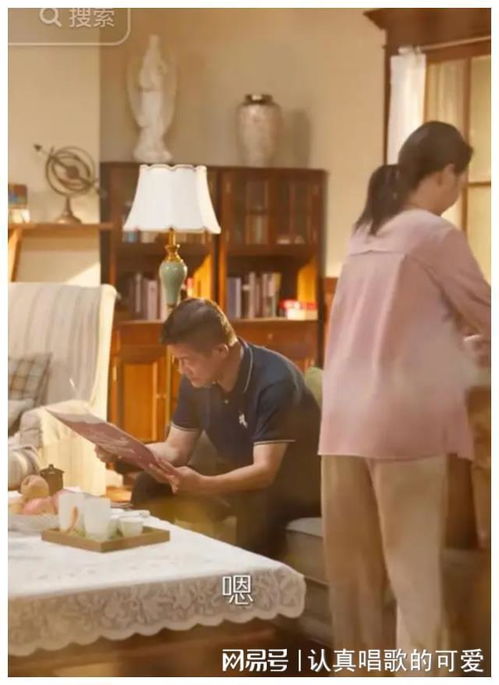 短剧卖菜大妈竟是皇嫂热播，卖菜大妈挎包照片