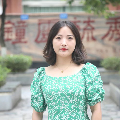 某高校学生遭辅导员等人强制扭送公安，校园安全引关注