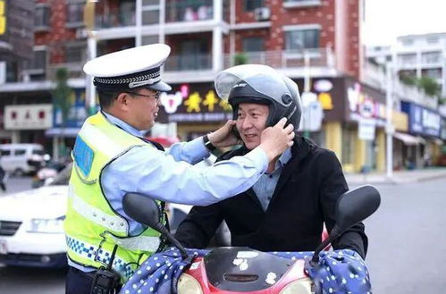 大货车掉落螺丝意外伤人，骑手护目镜成救命符