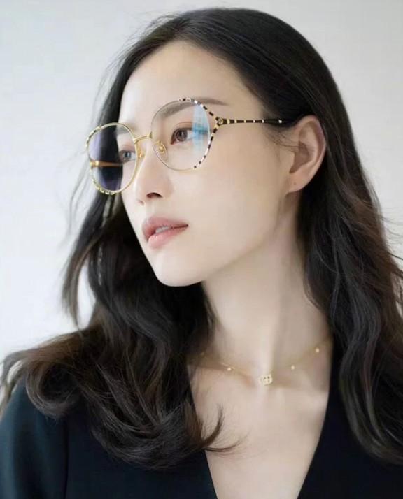 戴上眼镜可以看到姻缘吗(戴上眼镜可以看到镜框)