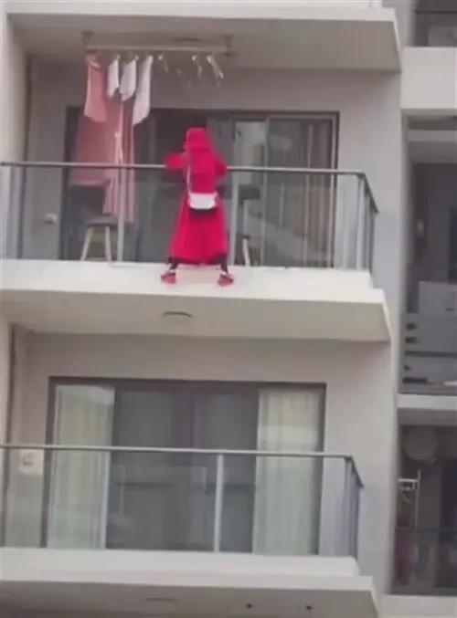 00年白蜡金女命姻缘(00年白蜡金命女生)