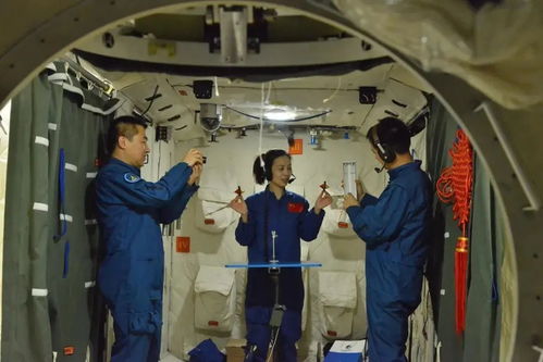 中国航天员在太空烤鸡翅(中国航天员在太空做实验视频)
