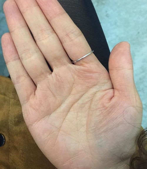 男女手掌纹看姻缘吗(手掌纹男女都看左手吗)