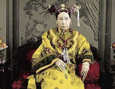 姻缘殿前过门不入(姻缘殿前过门不入,财神殿前长跪不起)