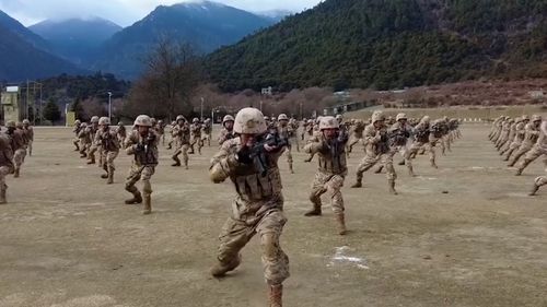 直击西藏军区某部千人刺杀操大场面