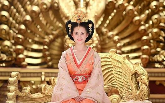 短剧热播穿越女将军（穿越古代女将军奋斗史）