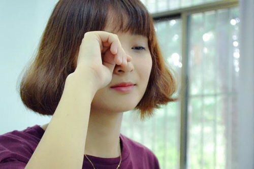 热播短剧女人蒙着眼睛的电影：女人蒙上眼睛的图片