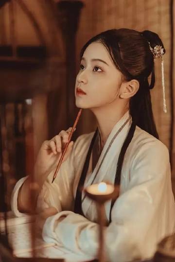 明月曾照彩云归短剧热播，明月曾照彩云归,明月何时照我回