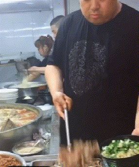 食堂阿姨一句叮嘱，温暖全场，掌声雷动！