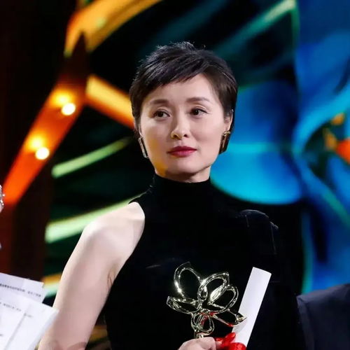 杨紫获白玉兰视后引争议，奖项归属引发热议